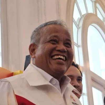 Wakil Menteri Pertanian Muhammad Saleh Mustafa (kiri) memberikan keterangan kepada wartawan seusai menghadiri Rembuk Nasional Pemuda Indonesia ke-3 di Jakarta, (31/10)/ANTARA