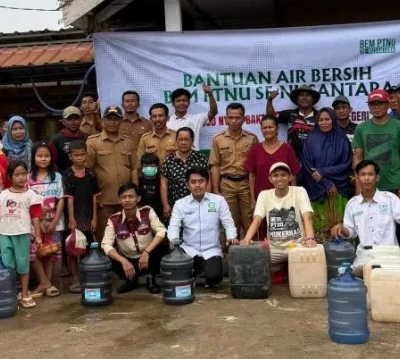 Penyaluran air bersih BEM PTNU, Oktober 2026 (Foto: NU Online)