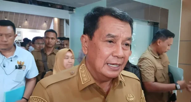Bupati Tangerang, Maesyal Rasyid, menjawab tentang dana hibah kelola lingkungan. (Foto: RRI/Saadatuddaraen)