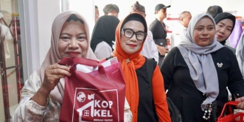 Masyarakat berbelanja di Koperasi Merah Putih di Kabupaten Bogor/Humas Pemkab Bogor
