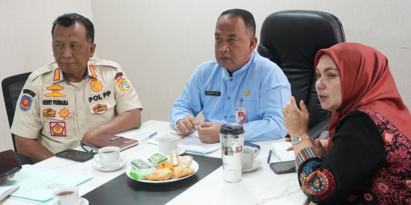 Sekretaris Kota Jakbar, Imron Sjahrin memimpin rapat koordinasi urban farming di Kantor Wali Kota Jakarta Barat/Pemkot Jakbar
